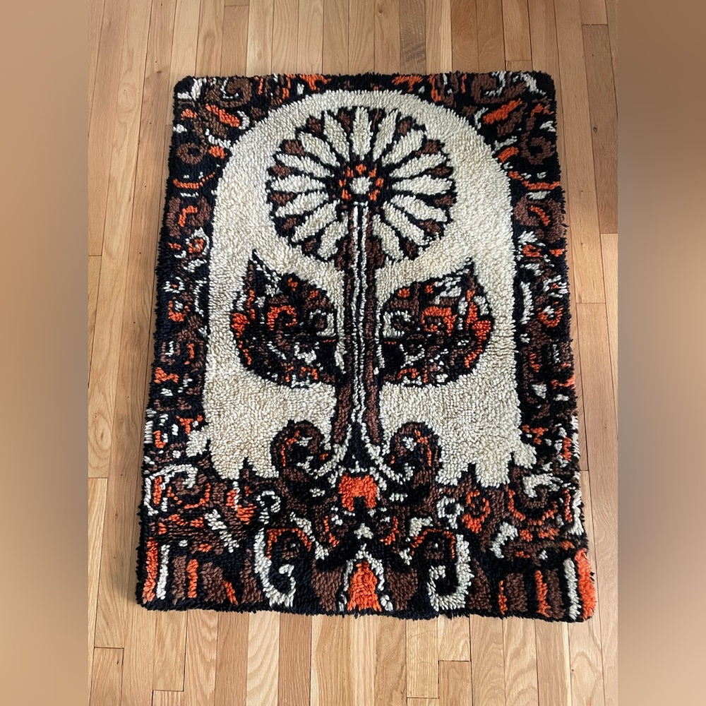Vintage 60s/70s Rya Floral Design Latch & Hook Rug/Wall Tapestry